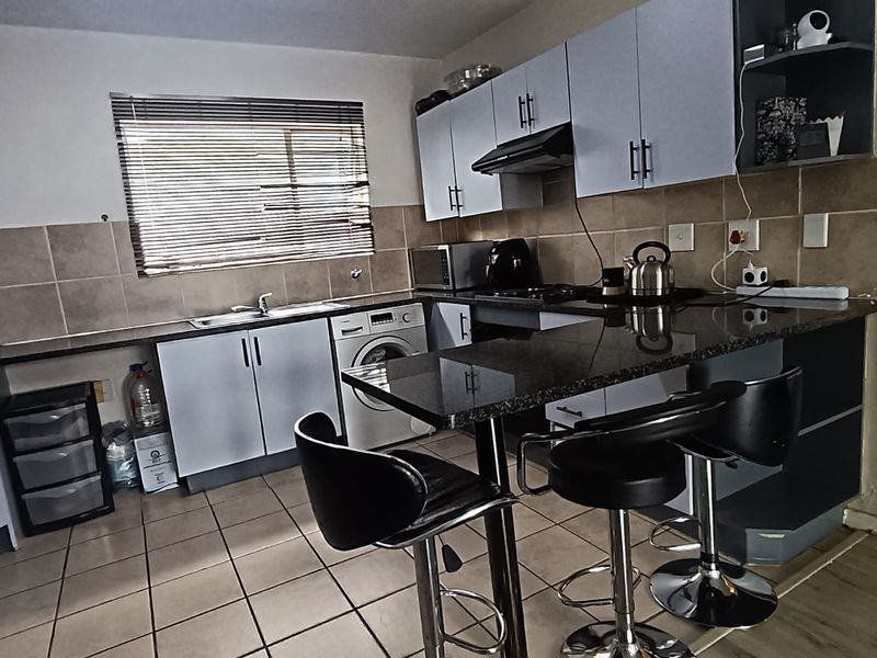 Your Cozy Second-Floor Retreat – 2 Bedrooms of Light, Space & Comfort - Photo 6