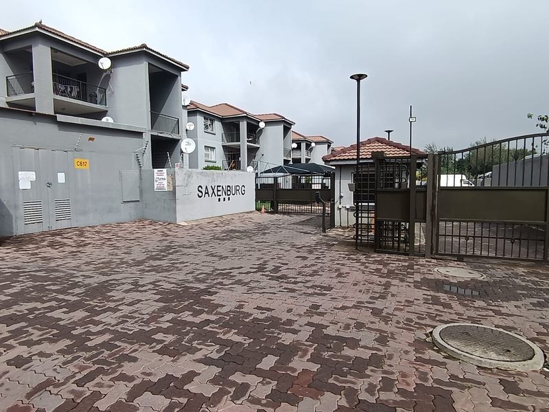 Your Cozy Second-Floor Retreat – 2 Bedrooms of Light, Space & Comfort - Photo 2