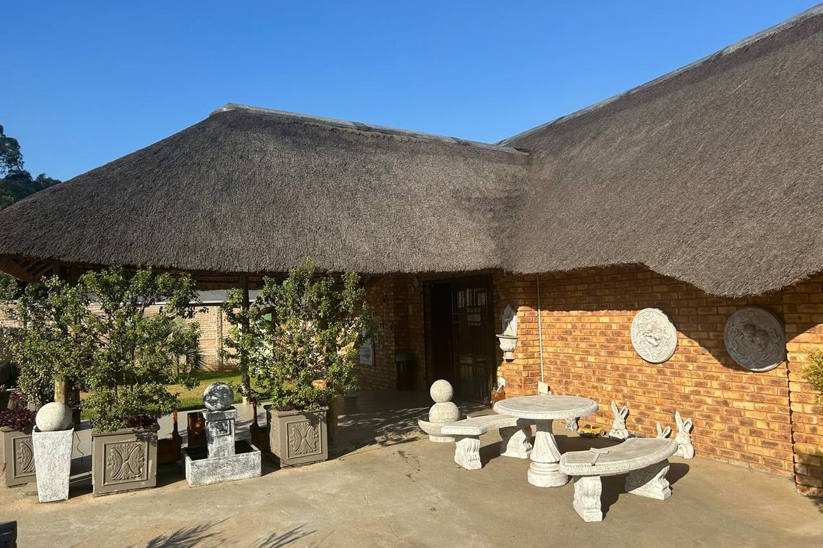 Stunning farm with Nursery, pool, lapa and Main house 4.4 hectar in Withok Estate AH, Brakpan - Photo 2