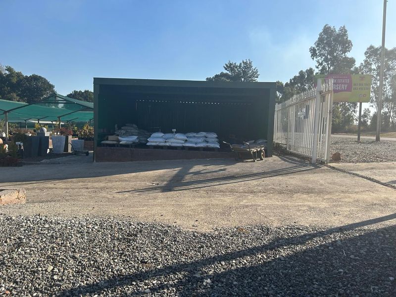 Stunning farm with Nursery, pool, lapa and Main house 4.4 hectar in Withok Estate AH, Brakpan - Photo 9