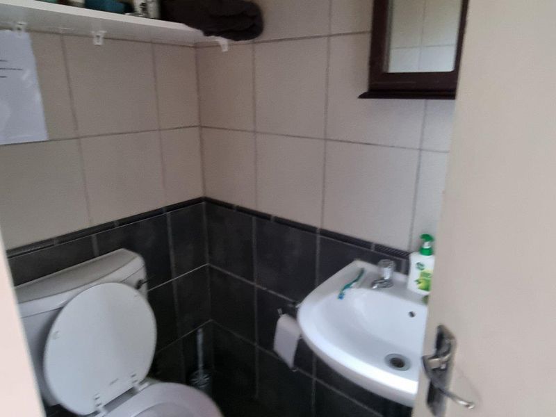 Charming  Plot 3 Bedroom Home, and Flatlet with warehouse/storeroom  For Sale! - Photo 7