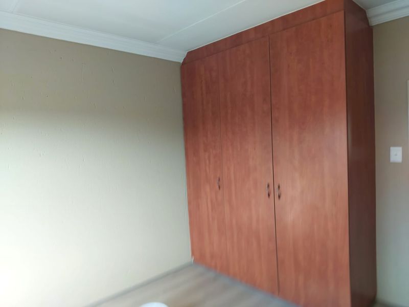 Lovely 3 bedroom,3 bathroom townhouse in Atlantis City,Sonneveld,Brakpan/156m2 - Photo 9