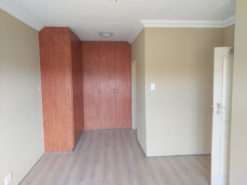 Lovely 3 bedroom,3 bathroom townhouse in Atlantis City,Sonneveld,Brakpan/156m2 - Photo 10