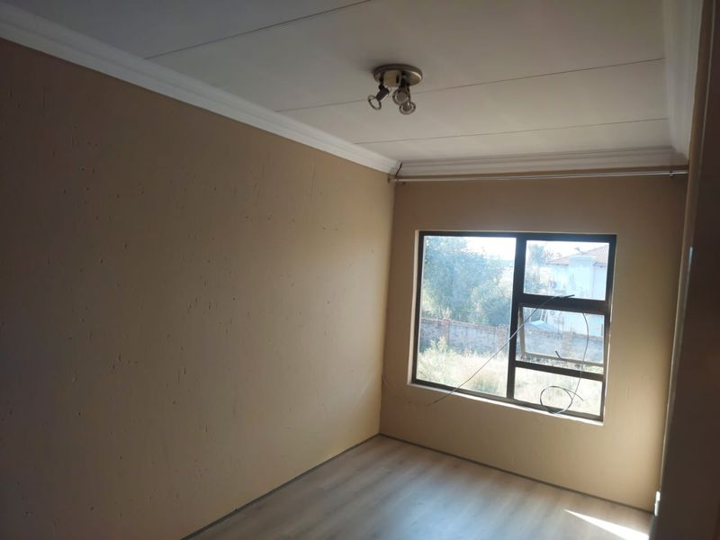 Lovely 3 bedroom,3 bathroom townhouse in Atlantis City,Sonneveld,Brakpan/156m2 - Photo 8