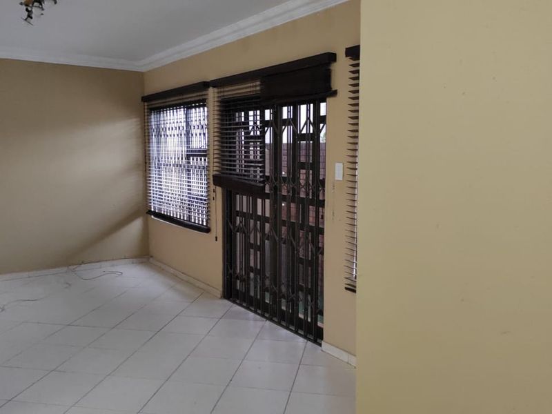 Lovely 3 bedroom,3 bathroom townhouse in Atlantis City,Sonneveld,Brakpan/156m2 - Photo 7