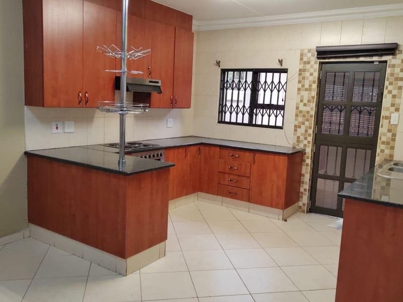 Lovely 3 bedroom,3 bathroom townhouse in Atlantis City,Sonneveld,Brakpan/156m2 - Photo 6