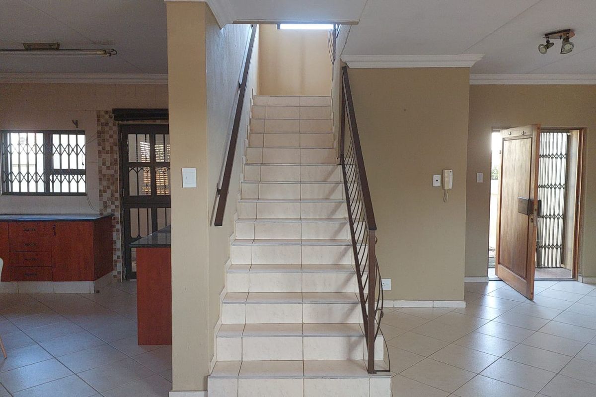 Lovely 3 bedroom,3 bathroom townhouse in Atlantis City,Sonneveld,Brakpan/156m2 - Photo 5