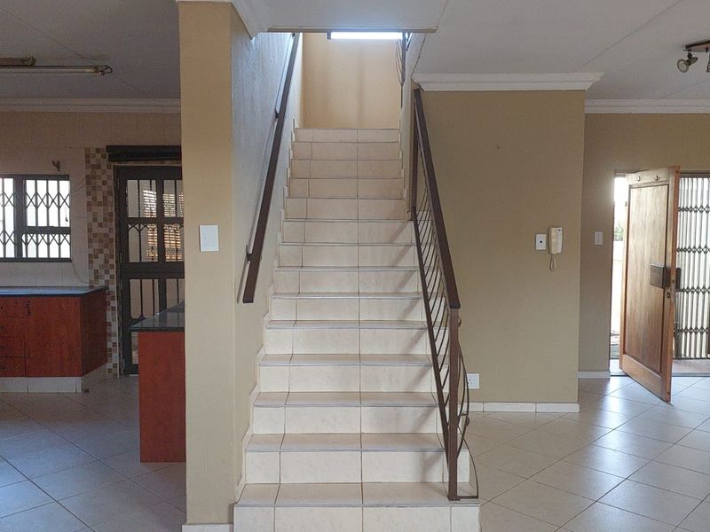 Lovely 3 bedroom,3 bathroom townhouse in Atlantis City,Sonneveld,Brakpan/156m2 - Photo 5