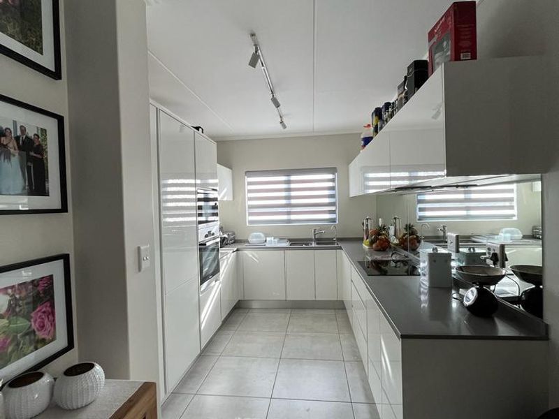 Gorgeous 3 bedroom, pet friendly apartment in  Serengeti Lifestyle Estate for Investing Purposes onl - Photo 10