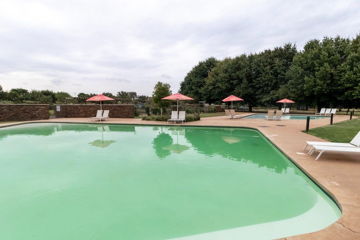 Gorgeous 3 bedroom, pet friendly apartment in  Serengeti Lifestyle Estate for Investing Purposes onl - Photo 2