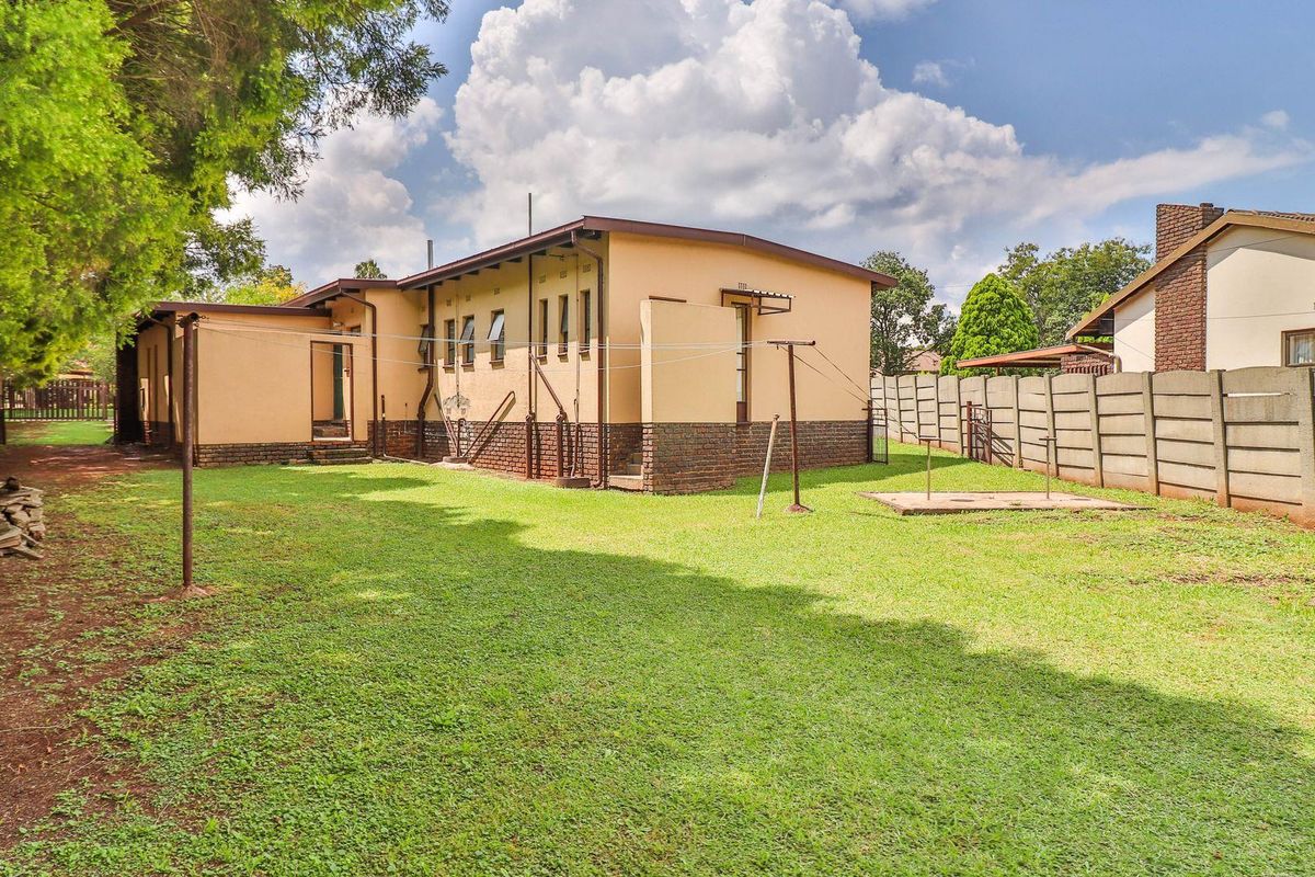 Lovely 3 bedroom in Dersley park, Springs (1011m2) - Photo 3