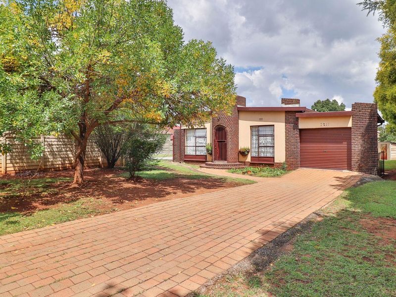 Lovely 3 bedroom in Dersley park, Springs (1011m2) - Photo 6