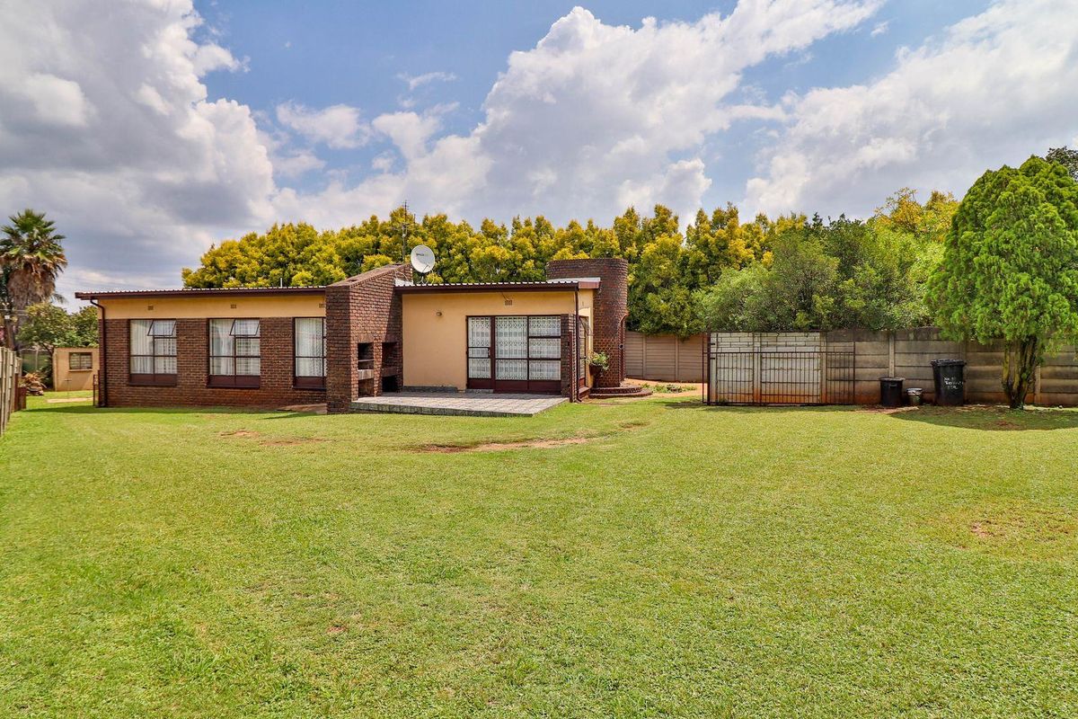 Lovely 3 bedroom in Dersley park, Springs (1011m2) - Photo 4