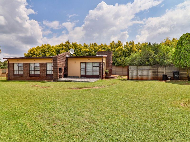 Lovely 3 bedroom in Dersley park, Springs (1011m2) - Photo 4