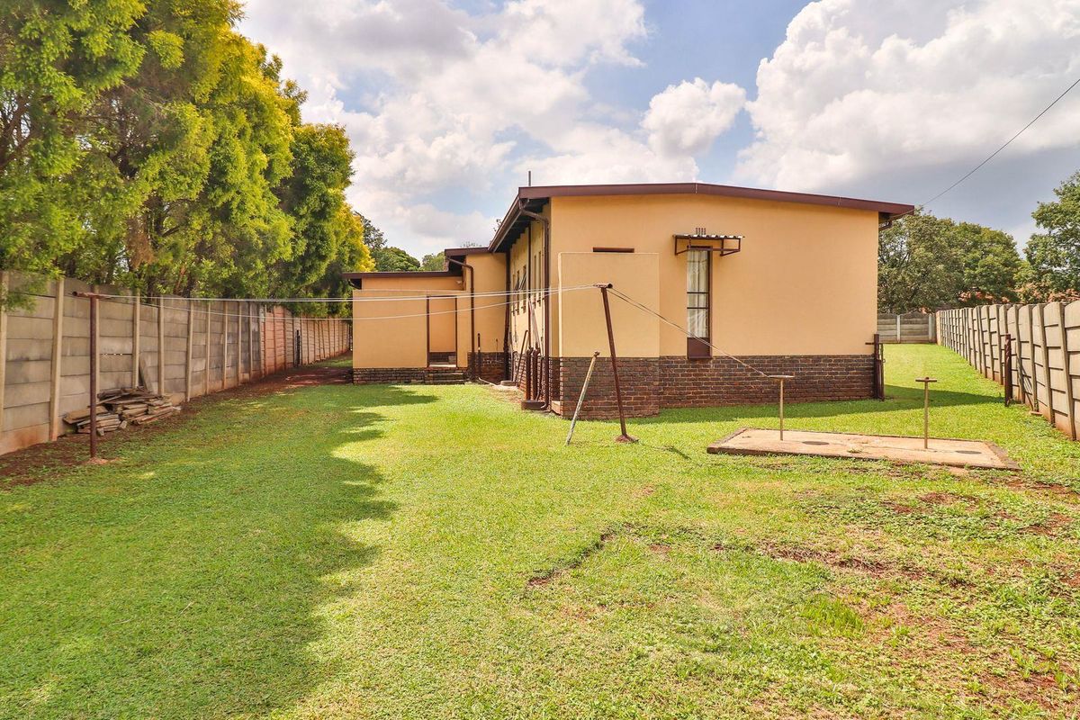 Lovely 3 bedroom in Dersley park, Springs (1011m2) - Photo 5