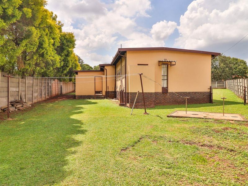 Lovely 3 bedroom in Dersley park, Springs (1011m2) - Photo 5