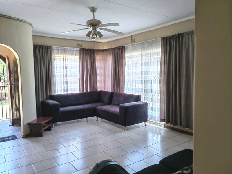 Lovely 3 bedroom in Dersley park, Springs (1011m2) - Photo 9