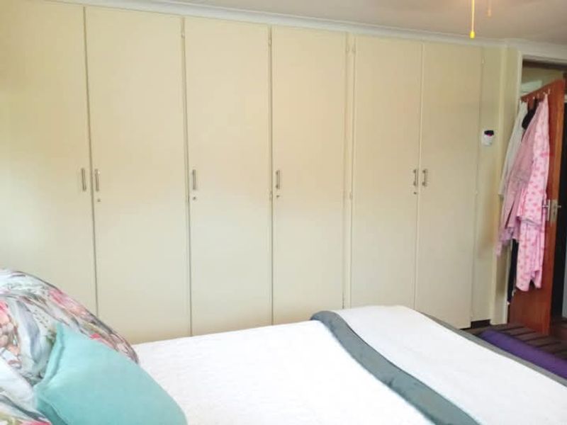 Modern 4 Bedroom Family Haven – Where Comfort Meets Elegance - Photo 10