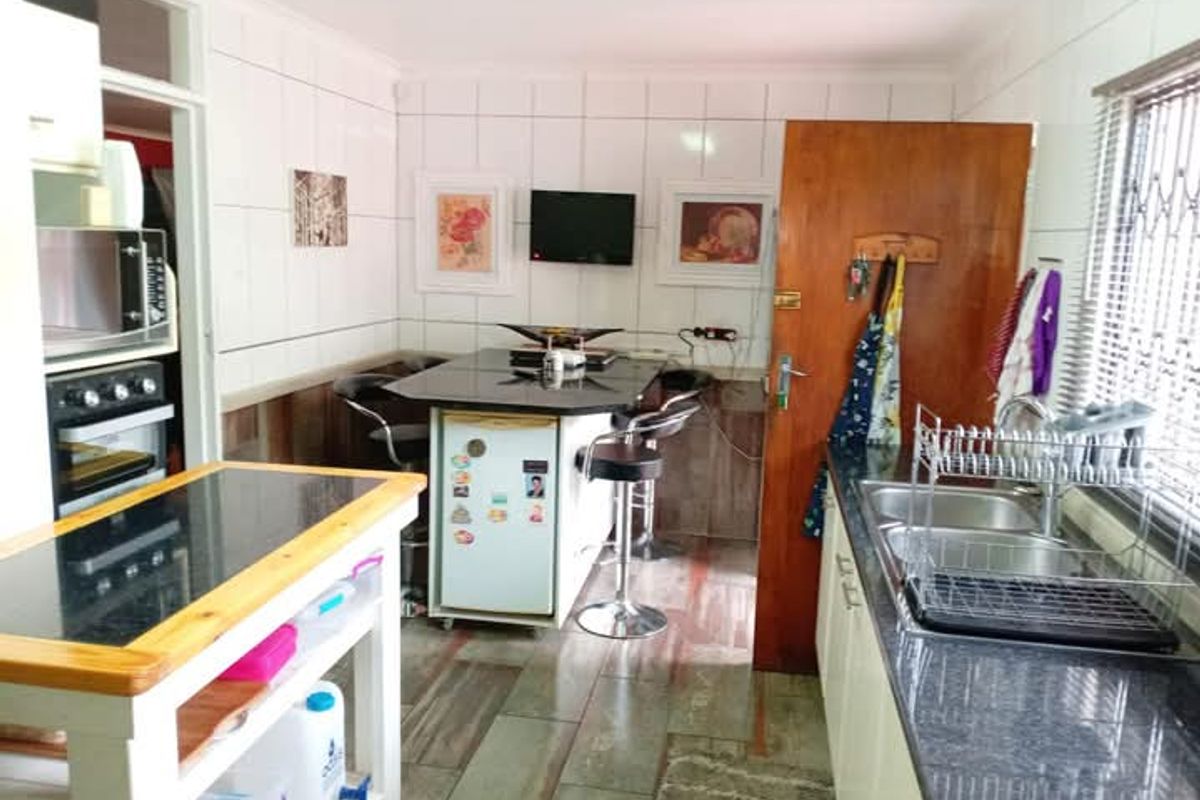 Modern 4 Bedroom Family Haven – Where Comfort Meets Elegance - Photo 5