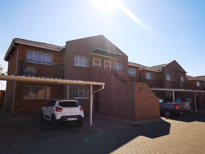 Stunning 2 bedroom upstairs in Dal Grande, Brakpan, Dalpark Ext 9 - Photo 9