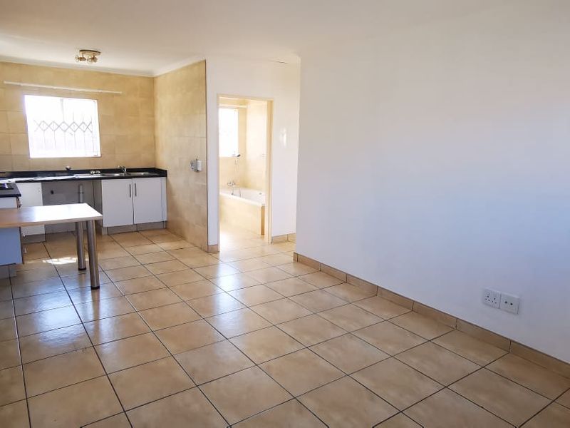 Stunning 2 bedroom upstairs in Dal Grande, Brakpan, Dalpark Ext 9 - Photo 8