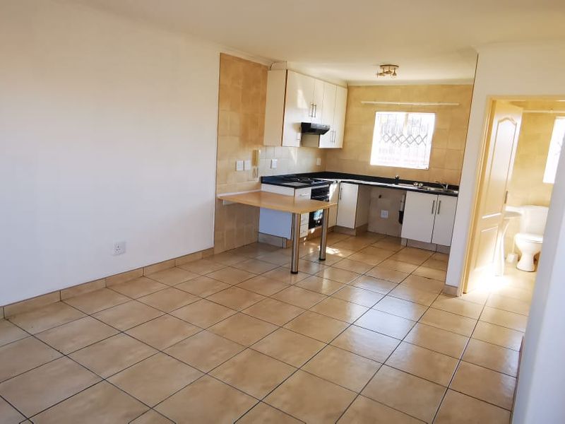 Stunning 2 bedroom upstairs in Dal Grande, Brakpan, Dalpark Ext 9 - Photo 6