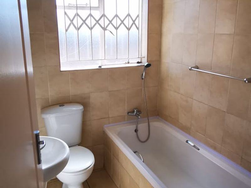 Stunning 2 bedroom upstairs in Dal Grande, Brakpan, Dalpark Ext 9 - Photo 3