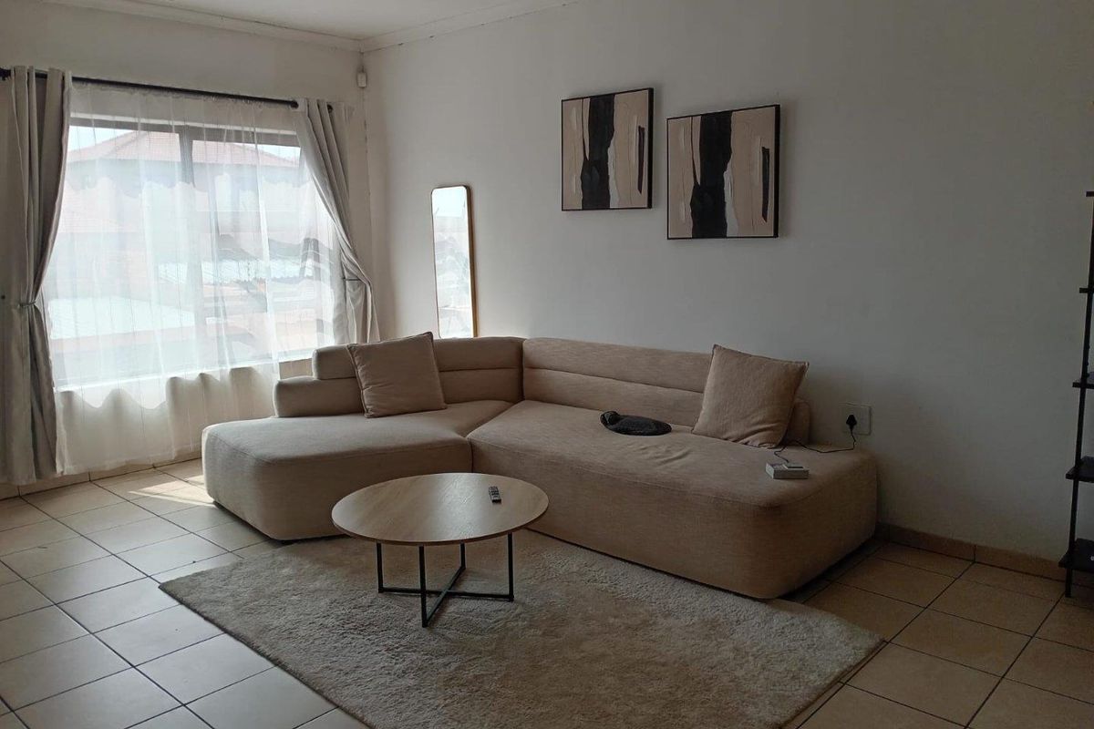 Modern 2-bedroom apartment in a secure  complex - Photo 2