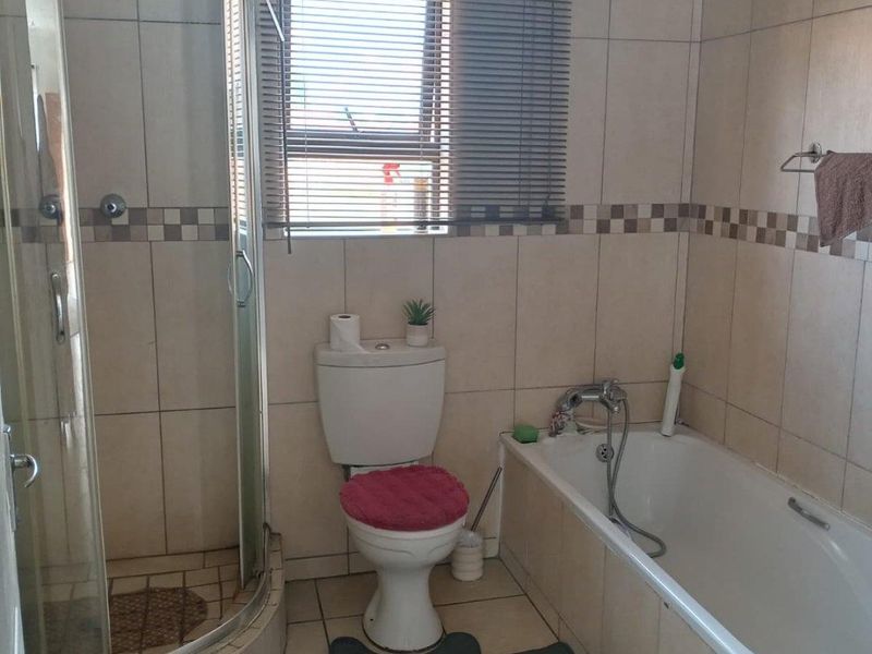 Modern 2-bedroom apartment in a secure  complex - Photo 7