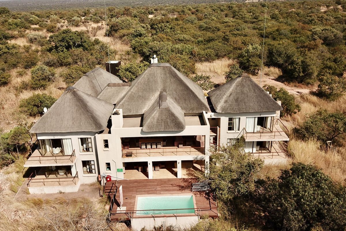 Panoramic Mountain-View Retreat in Morkels, Zebula Golf Estate - Photo 2