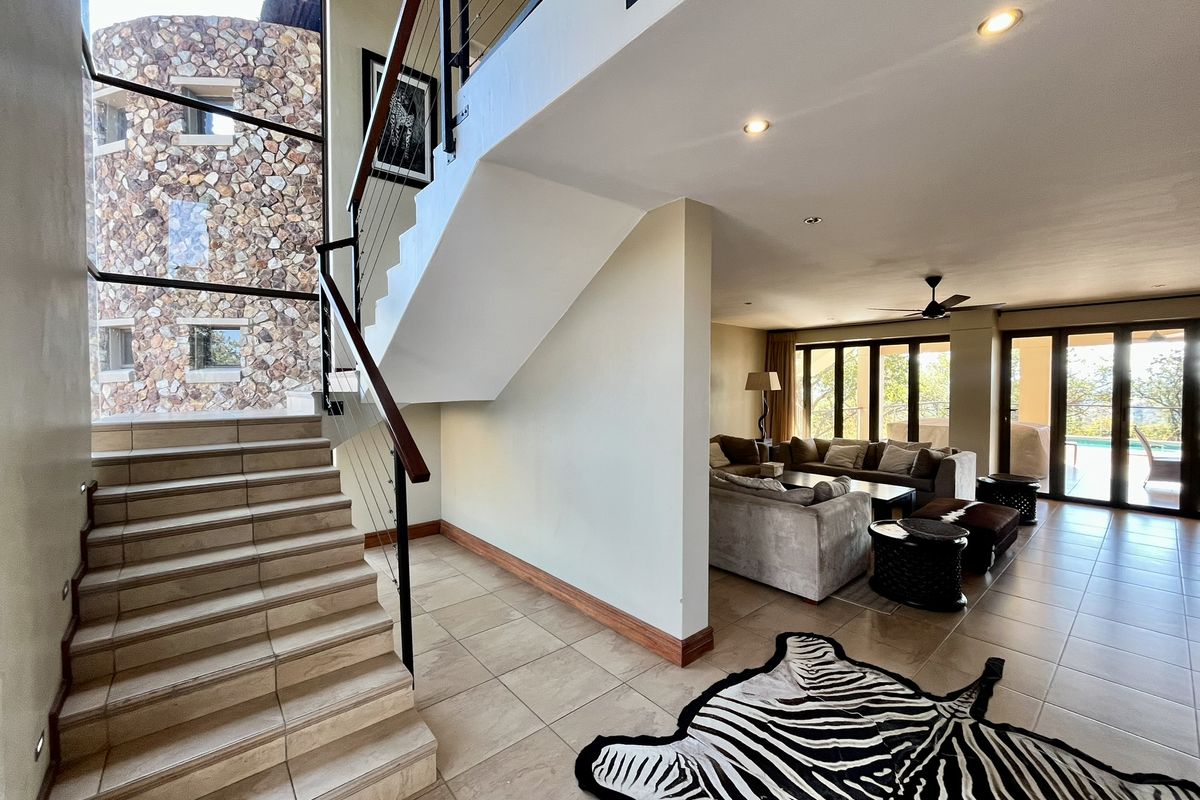 Panoramic Mountain-View Retreat in Morkels, Zebula Golf Estate - Photo 5