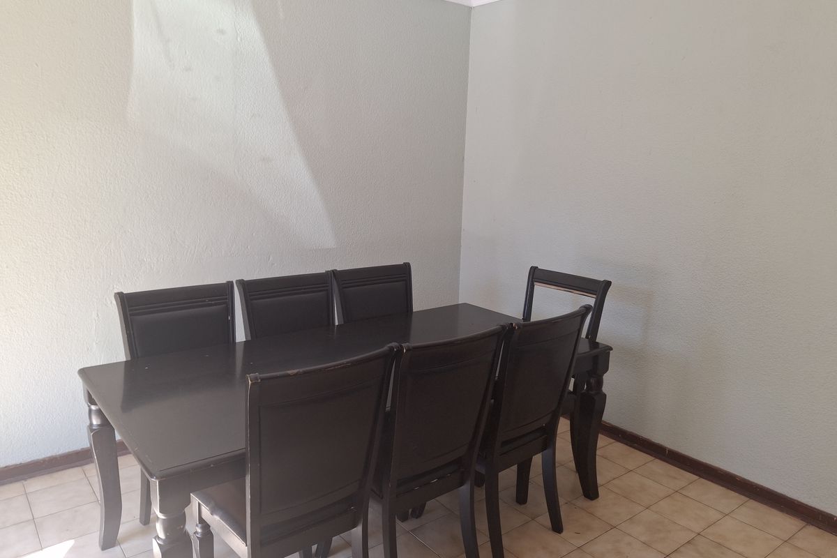 3 bedrooms house with Excellent Rental Income - Photo 3