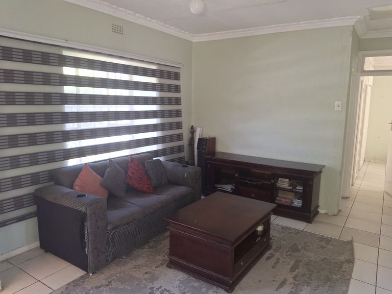 3 bedrooms house with Excellent Rental Income - Photo 8