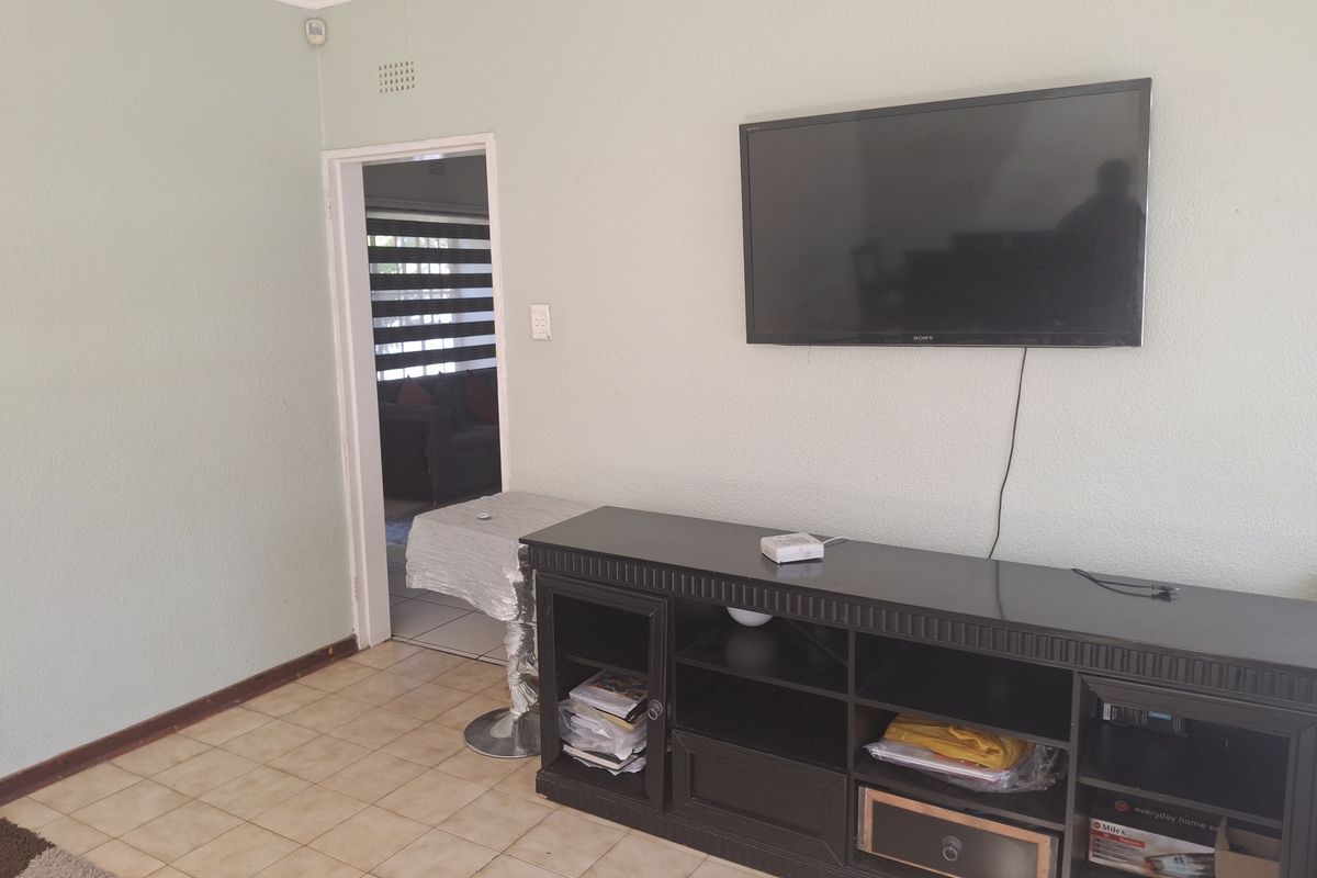 3 bedrooms house with Excellent Rental Income - Photo 4