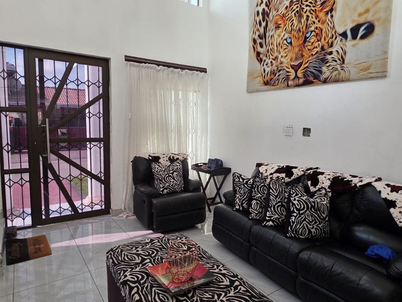 A Masterpiece in the Making - Photo 4