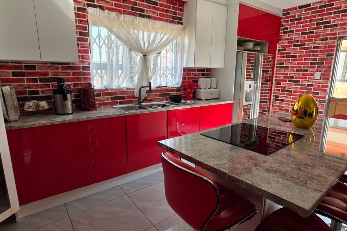 A Masterpiece in the Making - Photo 2