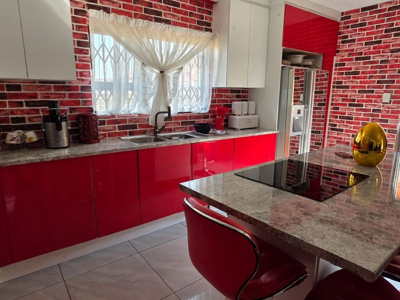 A Masterpiece in the Making - Photo 2