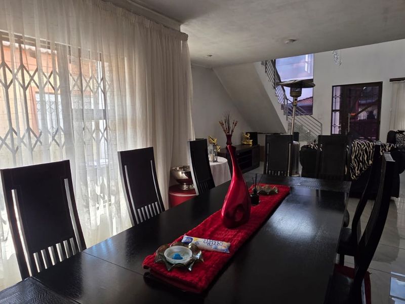 A Masterpiece in the Making - Photo 8