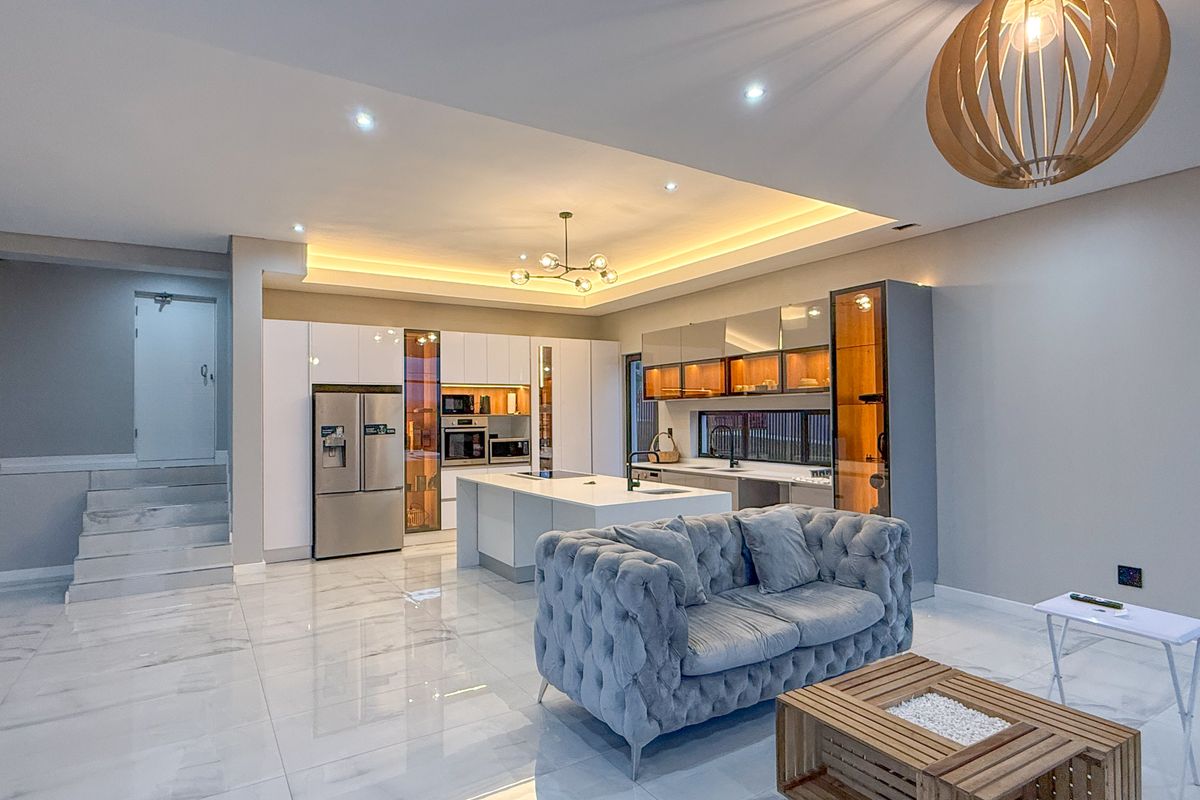 Modern Elegance in Palm Lakes Estate - Photo 3