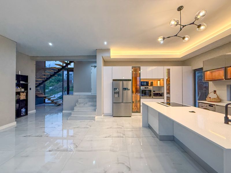 Modern Elegance in Palm Lakes Estate - Photo 9