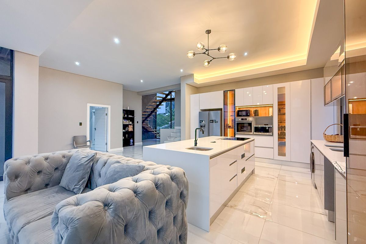 Modern Elegance in Palm Lakes Estate - Photo 5