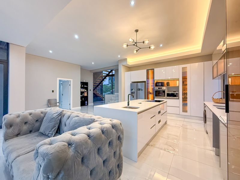 Modern Elegance in Palm Lakes Estate - Photo 5