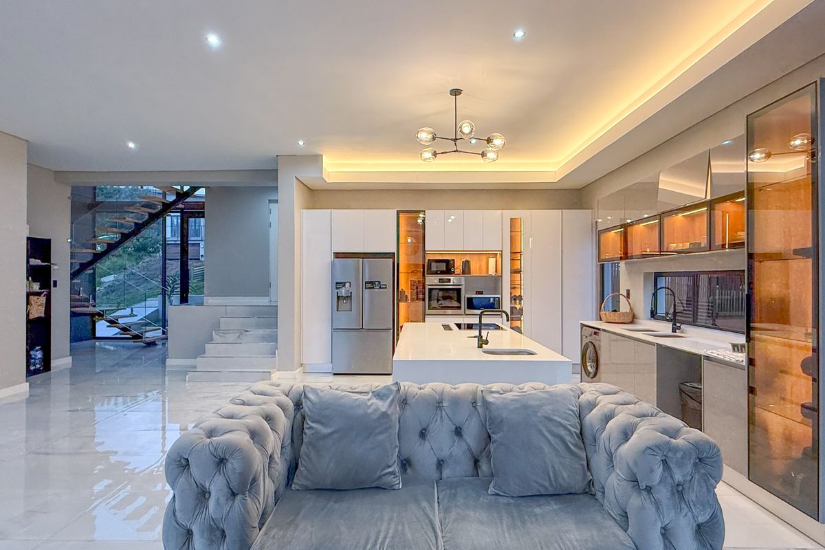 Modern Elegance in Palm Lakes Estate - Photo 2