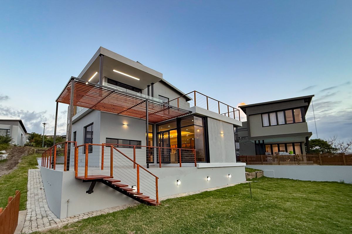 Modern Elegance in Palm Lakes Estate - Photo 4