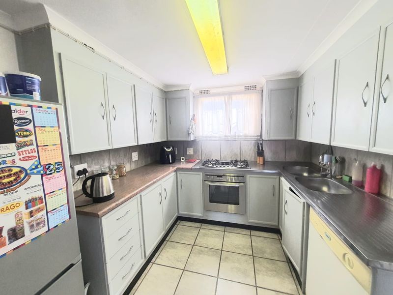 Magnificent Plot Flatlet and 2 Income Based Properties With Endless Potential Close To Roshnee - Photo 10