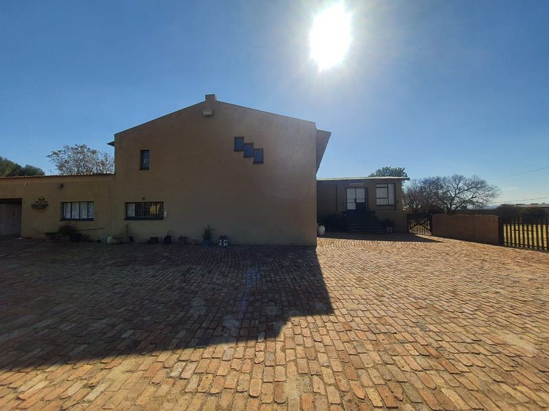 Magnificent Plot Flatlet and 2 Income Based Properties With Endless Potential Close To Roshnee - Photo 6