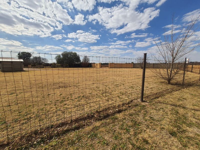 Magnificent Plot Flatlet and 2 Income Based Properties With Endless Potential Close To Roshnee - Photo 2