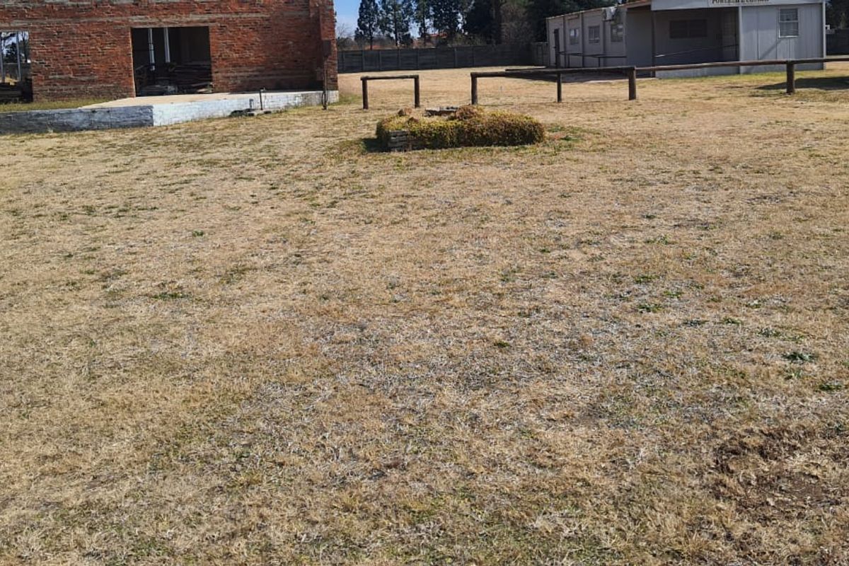 Magnificent Plot Flatlet and 2 Income Based Properties With Endless Potential Close To Roshnee - Photo 3