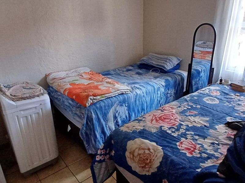 3 Bedroom house plus 2 apartments for extra income - Photo 10