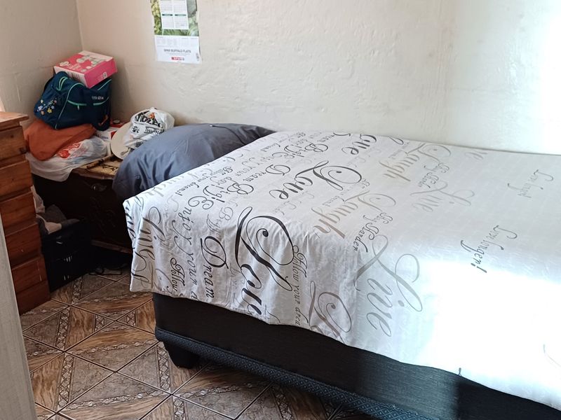 3 Bedroom house plus 2 apartments for extra income - Photo 8